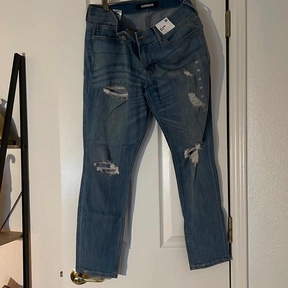 Mid rise ankle distressed denim